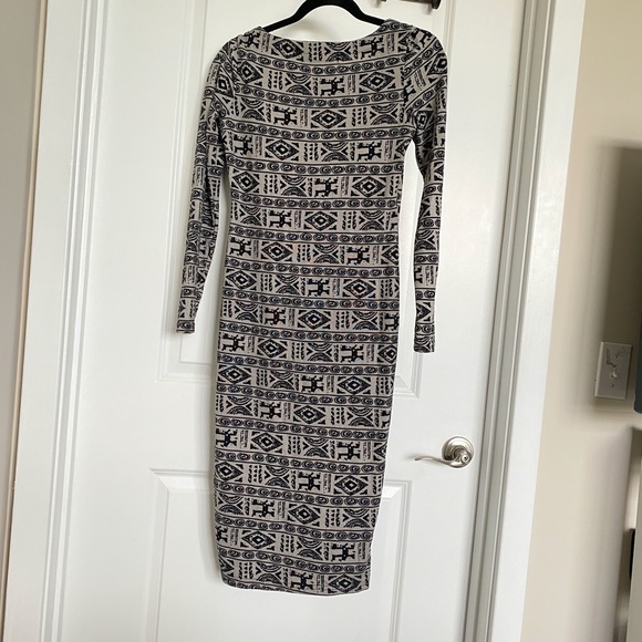 Black Grey Aztec Long Sleeve Fitted Tight Dress - Picture 2 of 4